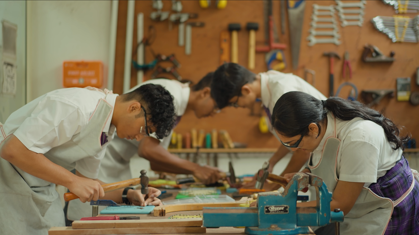 purpose based school in bangalore ekya nava students involved in design thinking activities